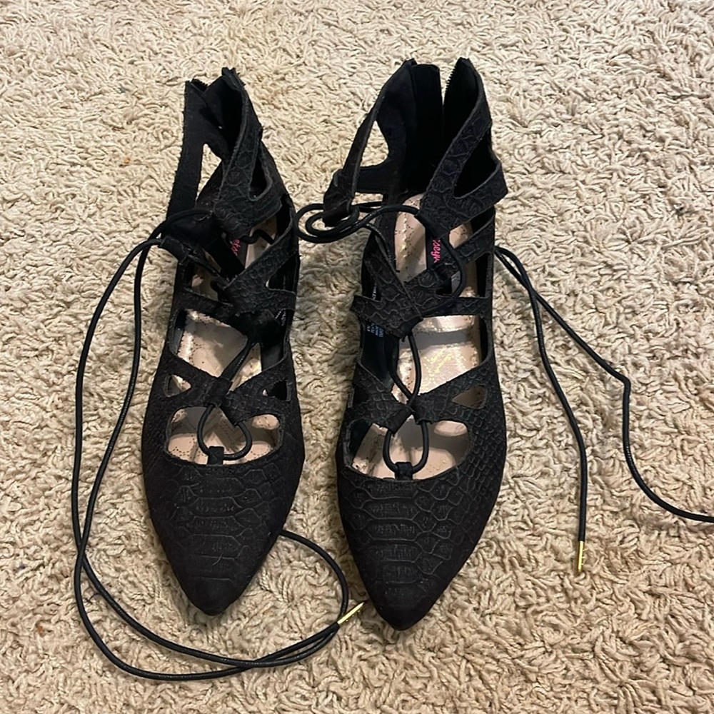Betseyville Shoes •8.5•